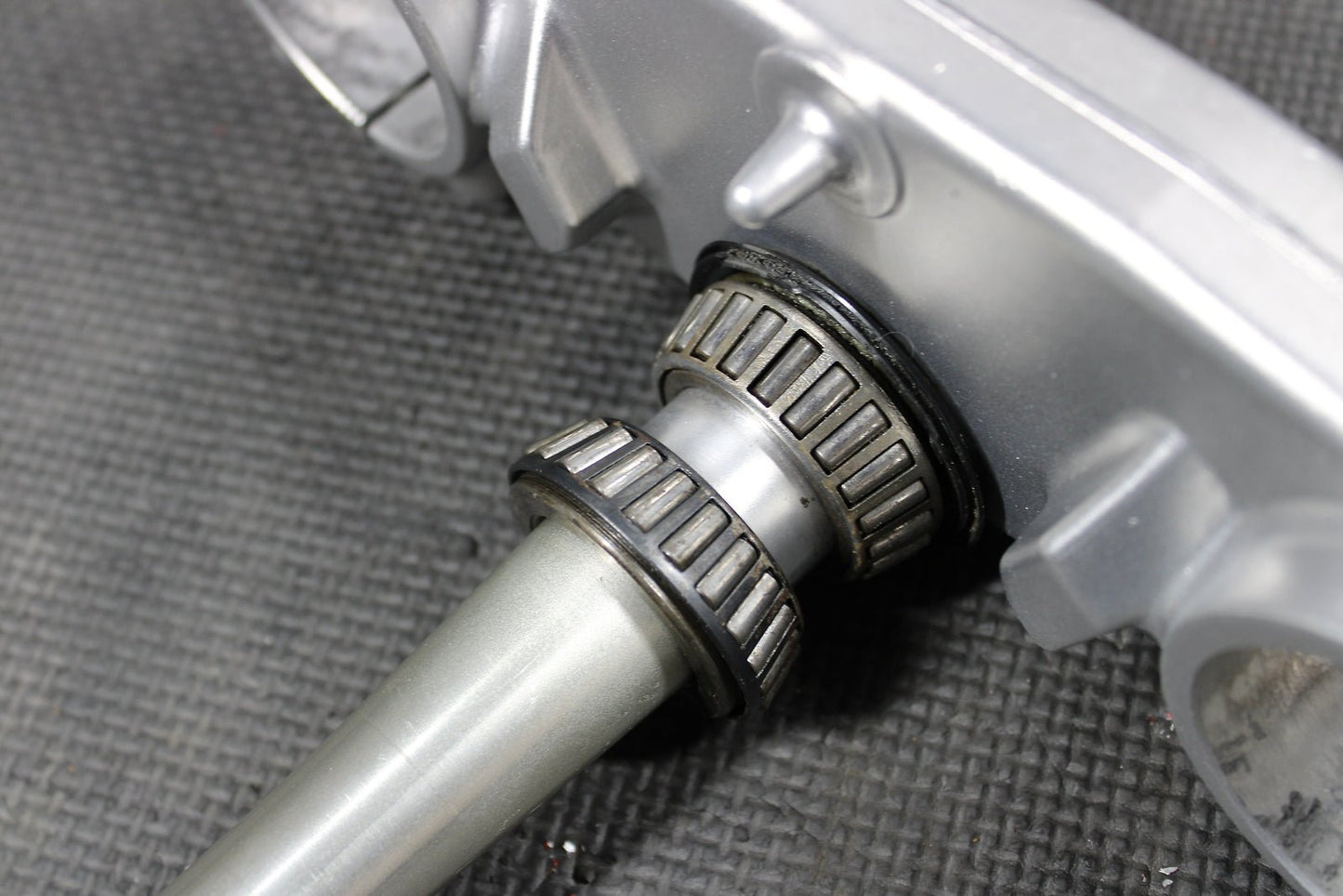 2006 HONDA CRF250R OEM FRONT FORKS LOWER UPPER TRIPLE TREE STEM CLAMP - hggarage