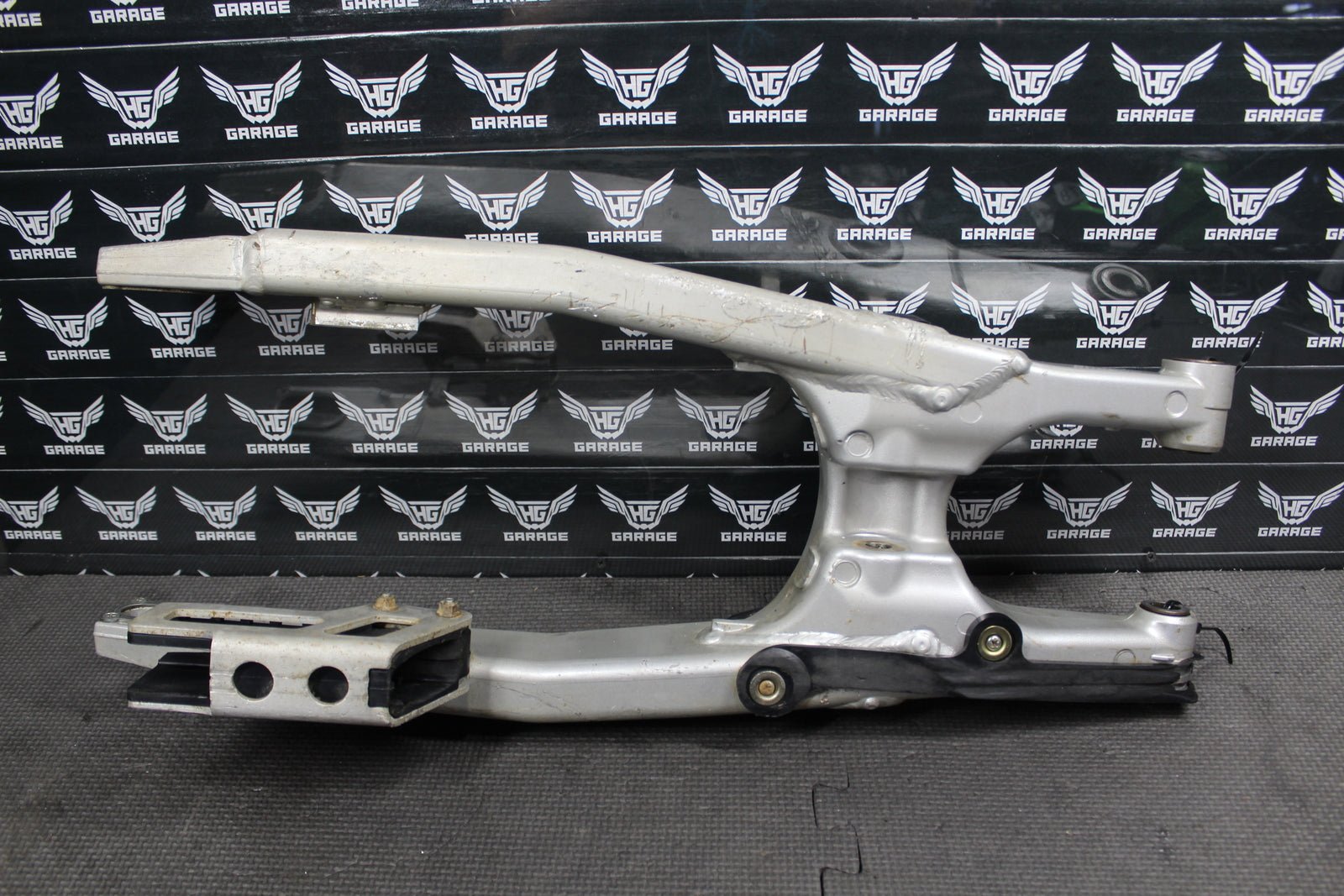 2005 2006 SUZUKI RMZ250 OEM SWINGARM SWING REAR ARM SUSPENSION KK330 - 01005 - 7CE - hggarage