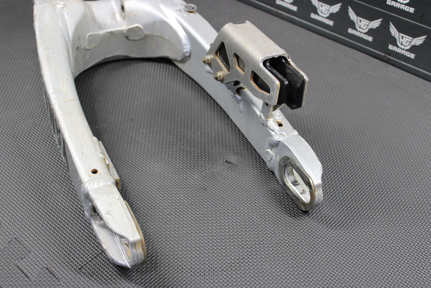 2002 YAMAHA YZ426F OEM SWINGARM SWING ARM SUSPENSION 5NY-22110-00-00