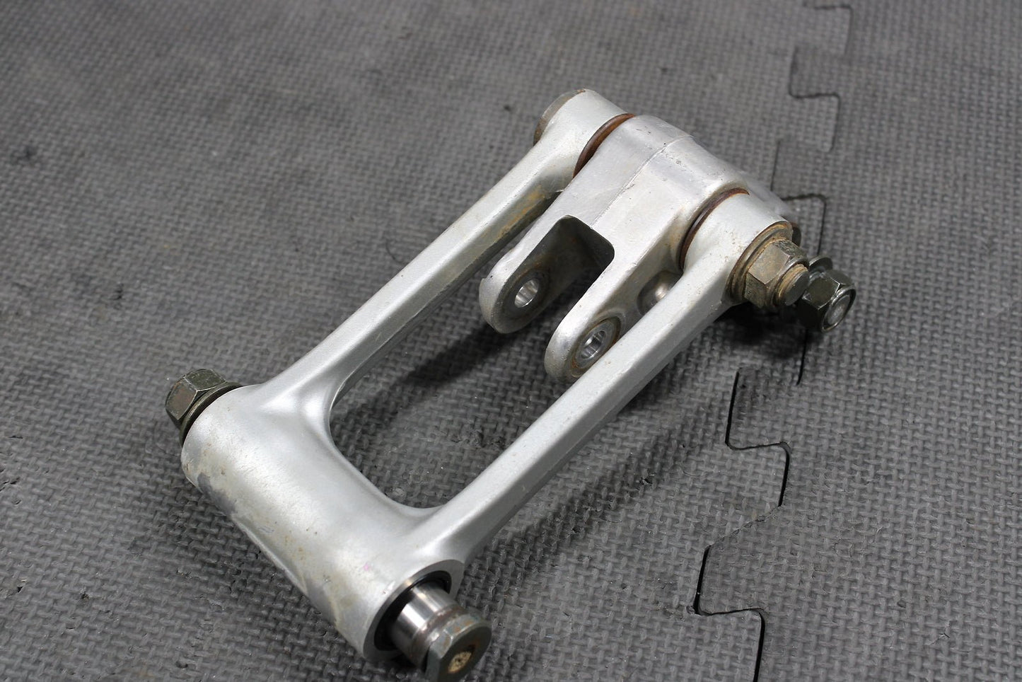 2002 YAMAHA YZ426F OEM REAR SHOCK LINKAGE LINKS 5NY - 2217A - 00 - 00 5NY - 2217F - 00 - 0 - hggarage