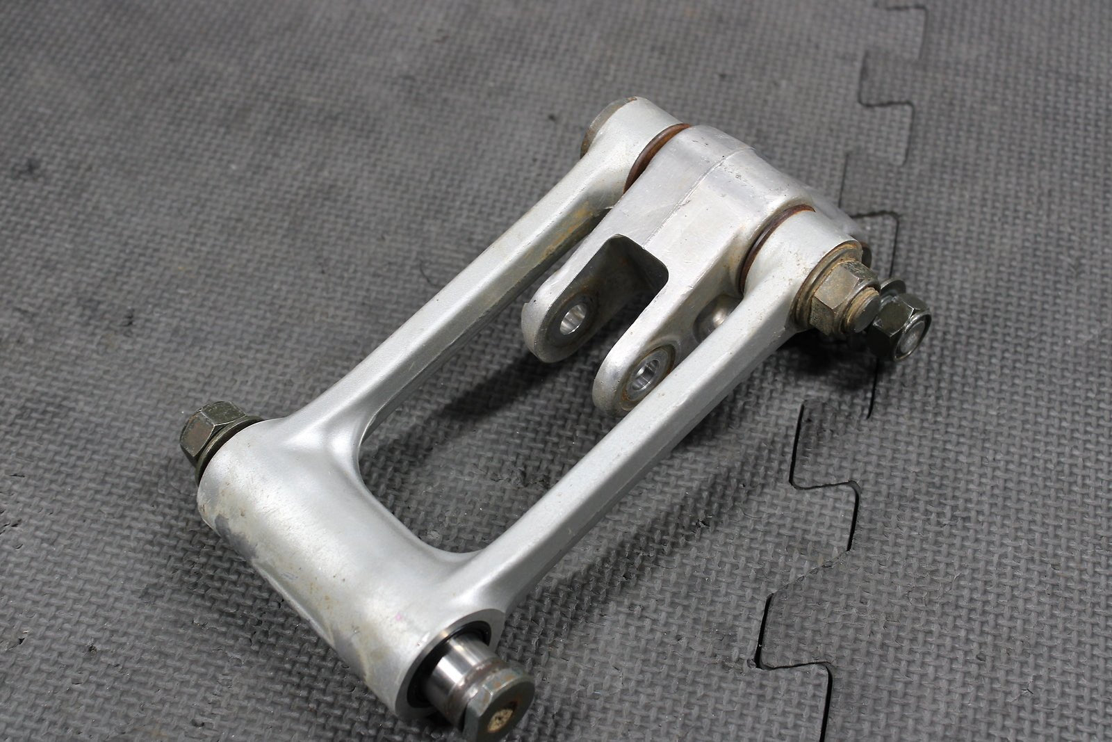 2002 YAMAHA YZ426F OEM REAR SHOCK LINKAGE LINKS 5NY - 2217A - 00 - 00 5NY - 2217F - 00 - 0 - hggarage