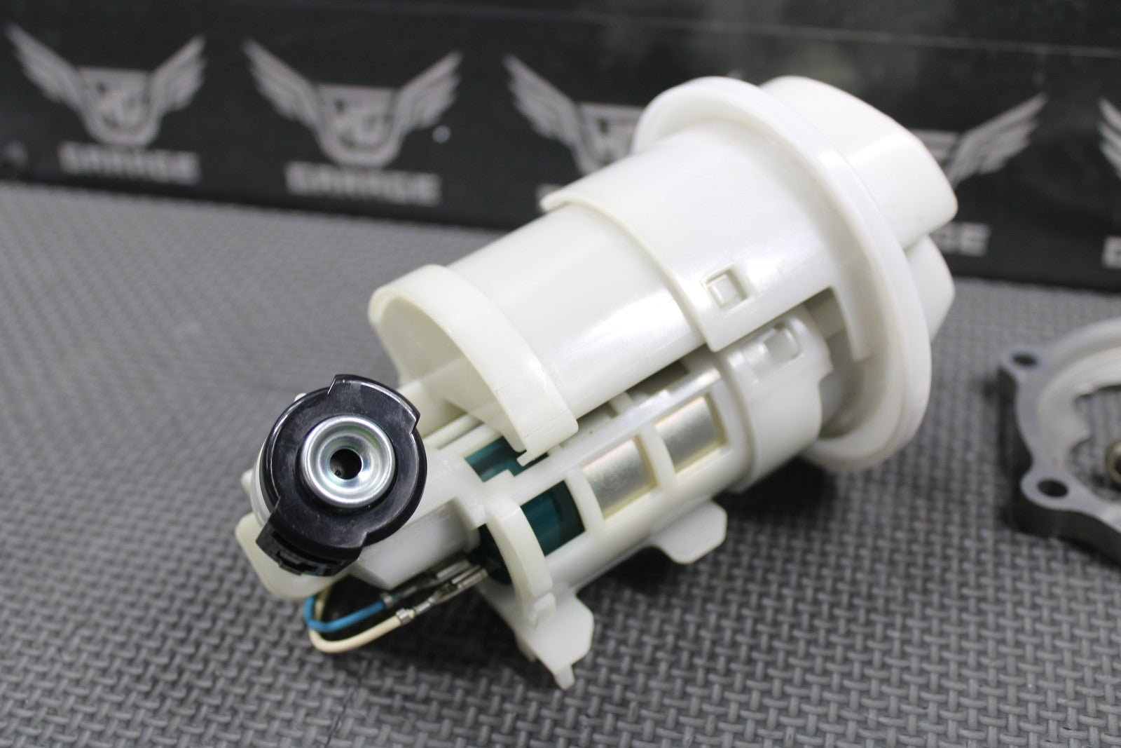 2020 YAMAHA 17 - 22 YZ250F YZ450F OEM GAS FUEL TANK PUMP UNIT 33D - 13907 - 02 - 00 GOOD - hggarage