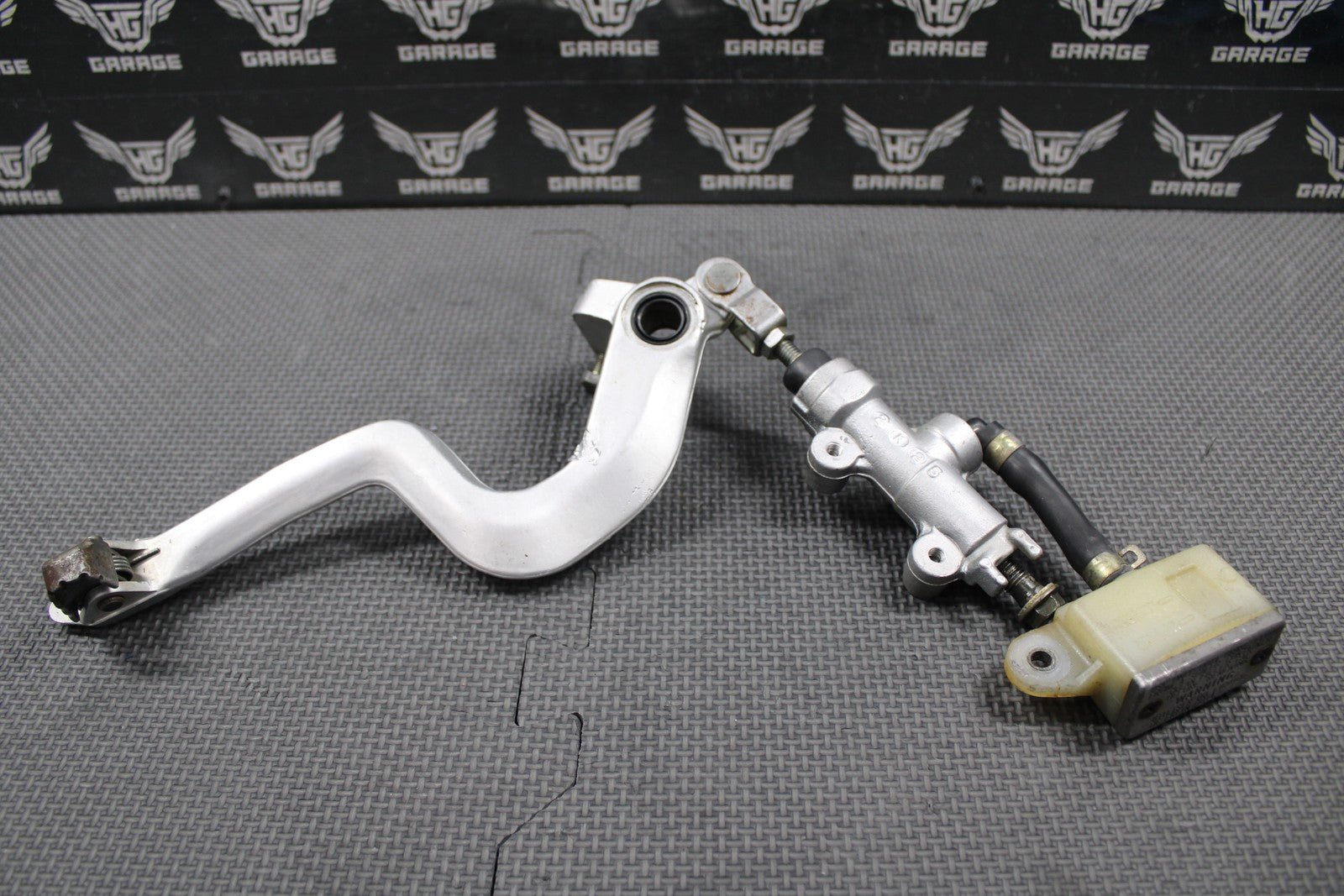 2003 KAWASAKI KLX400SR OEM REAR BACK BRAKE MASTER CYLINDER W RESERVOIR & PEDAL - hggarage