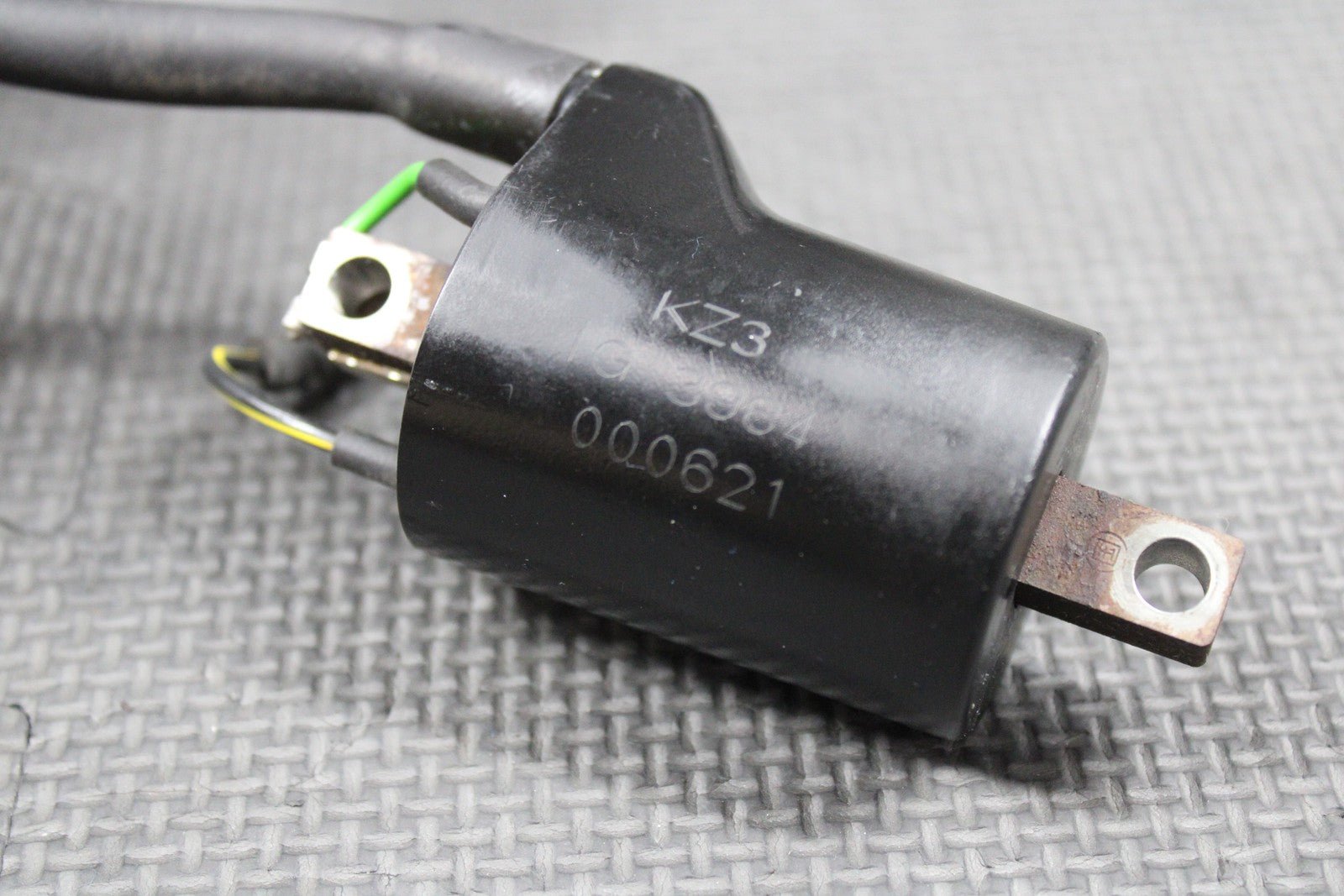 2001 HONDA 90 - 01 CR500R OEM IGNITION COIL SPARK PLUG BOOT CAP 30500 - KZ3 - 701 GOOD - hggarage