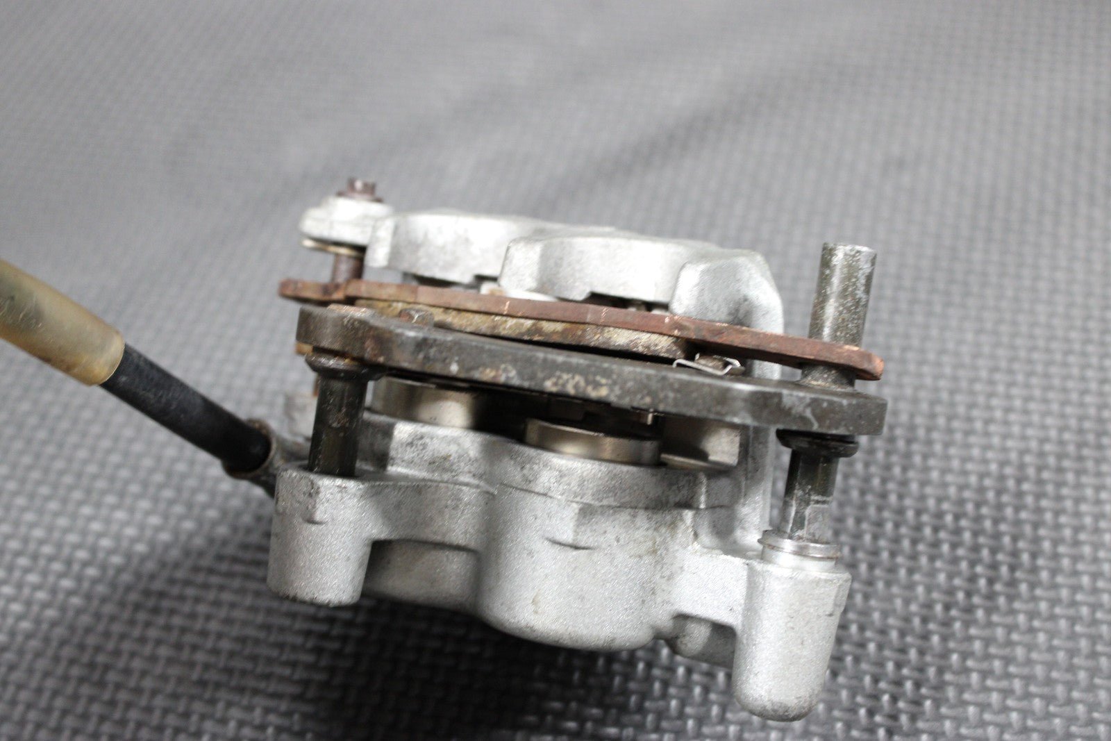 2001 KAWASAKI KX85 KX100 OEM TOKICO FRONT BRAKE CALIPER 43041 - 1681 - GN - hggarage