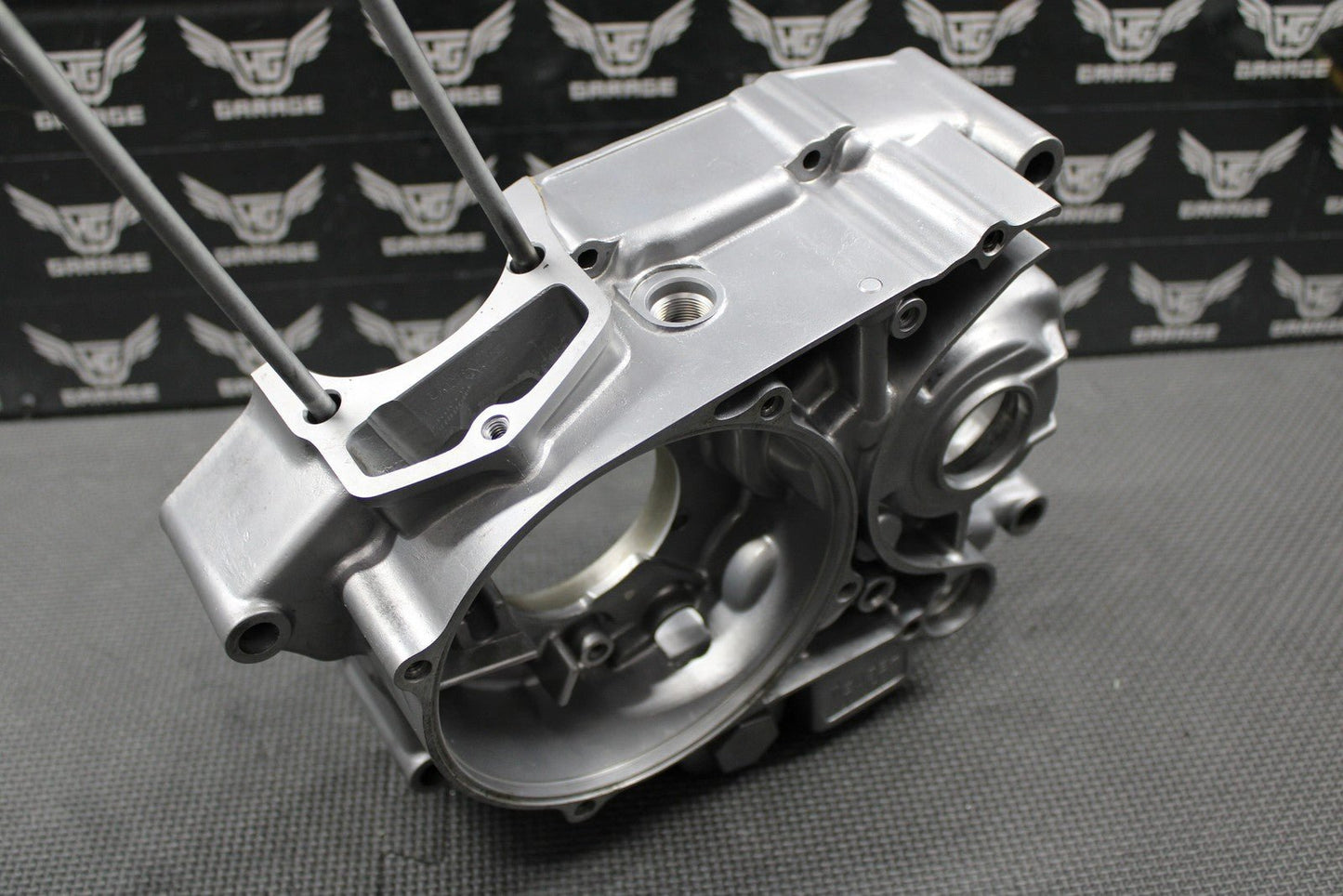 1999 HONDA XR200R 88 - 02 OEM LEFT ENGINE MOTOR CRANKCASE CRANK CASE 11200 - KT0 - 680 - hggarage