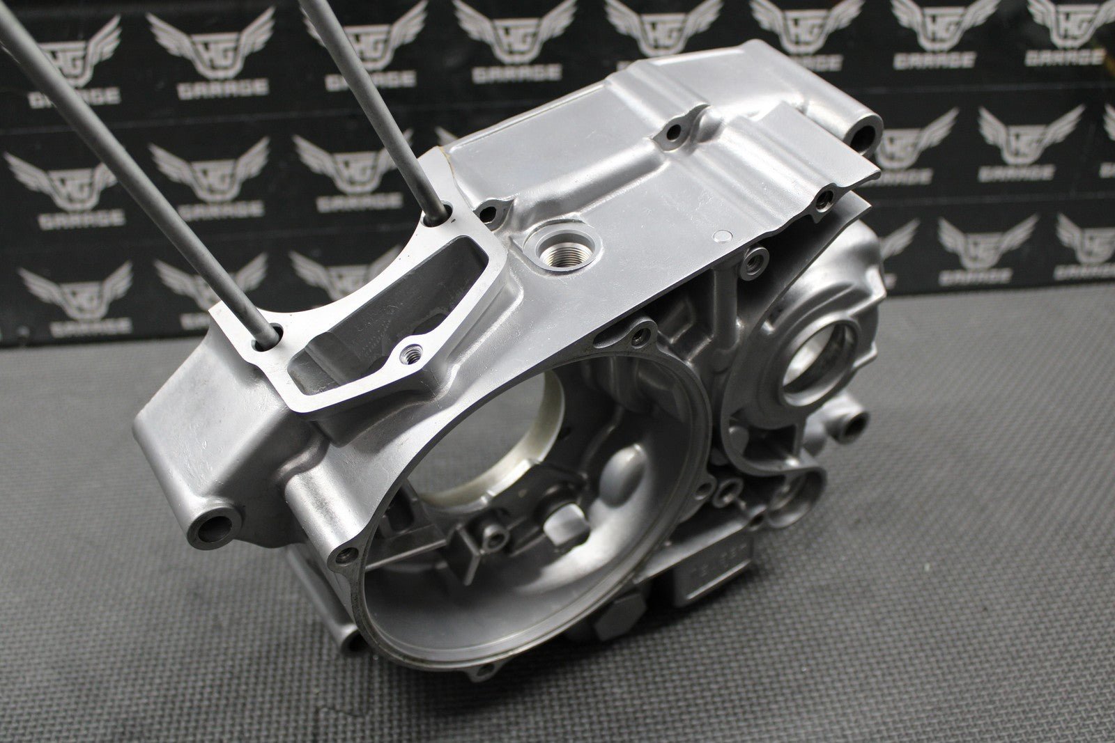 1999 HONDA XR200R 88 - 02 OEM LEFT ENGINE MOTOR CRANKCASE CRANK CASE 11200 - KT0 - 680 - hggarage