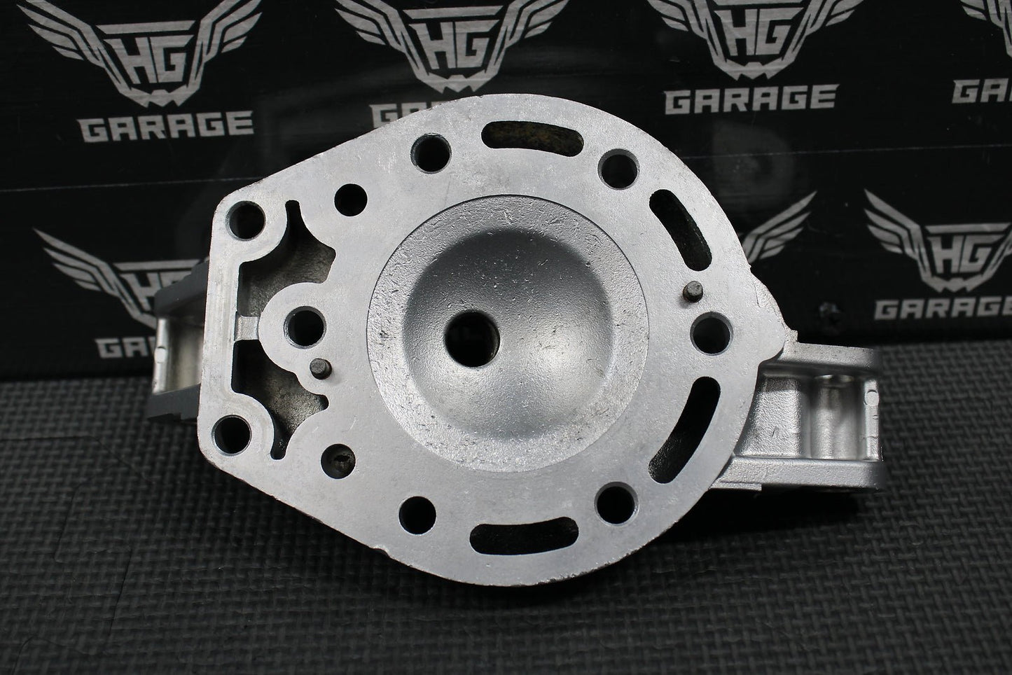 1999 95 - 06 KAWASAKI KDX200 OEM ENGINE MOTOR CYLINDER HEAD COVER DOME 11001 - 1409 - hggarage