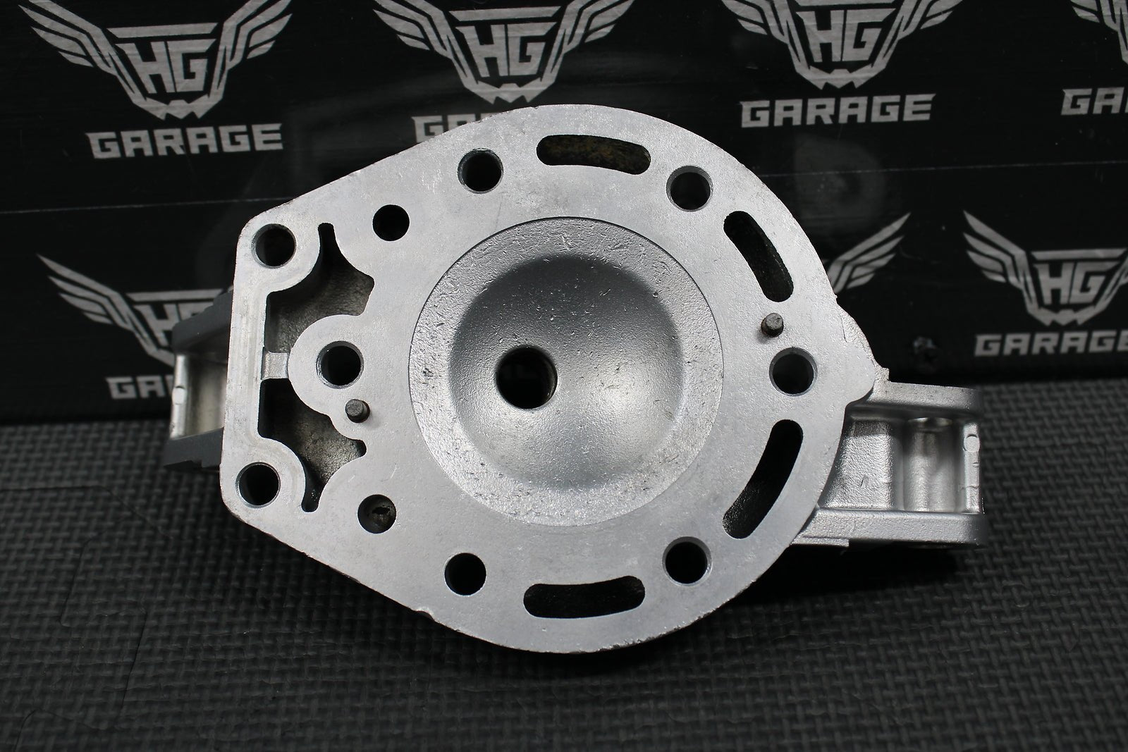 1999 95 - 06 KAWASAKI KDX200 OEM ENGINE MOTOR CYLINDER HEAD COVER DOME 11001 - 1409 - hggarage