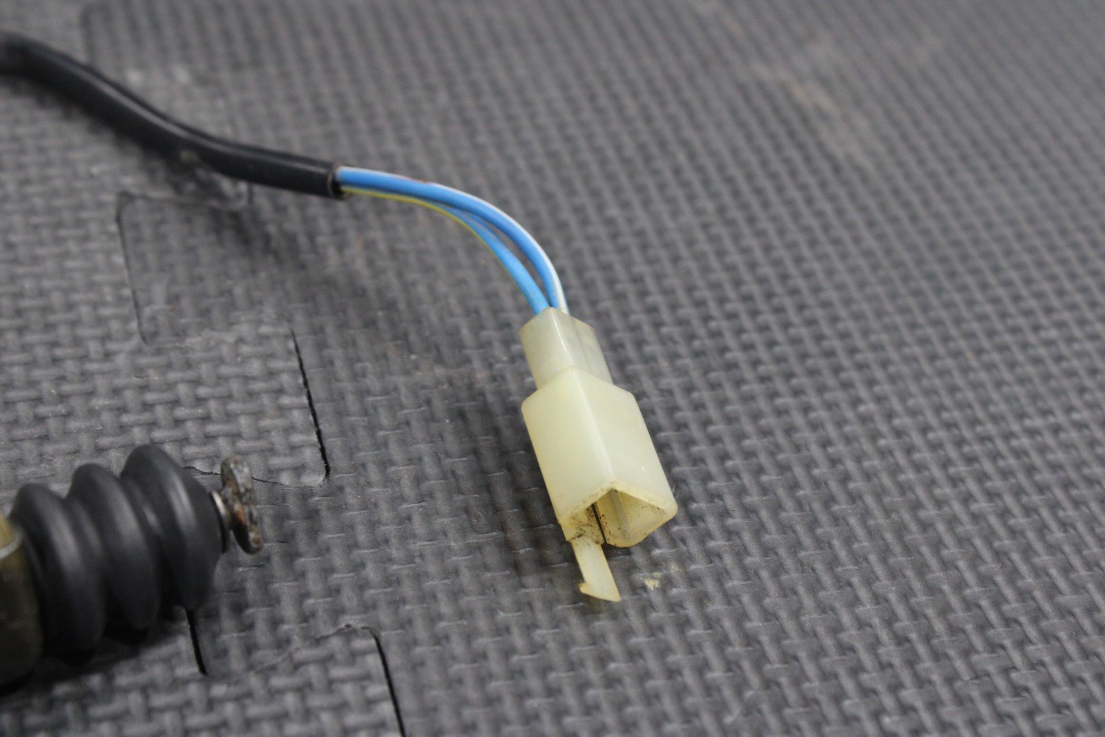 1987 87 - 00 YAMAHA TW200 OEM KICKSTAND SIDE KICK STAND SENSOR 1VJ - 82566 - 00 - 00 - hggarage