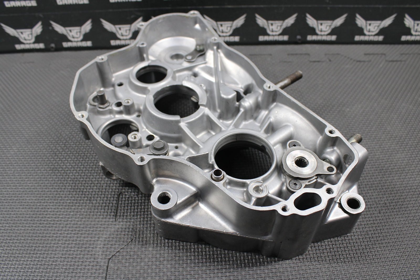 2001 SUZUKI 01 - 02 RM250 OEM RIGHT HALF ENGINE MOTOR CRANKCASE CRANK CASE BLOCK - hggarage