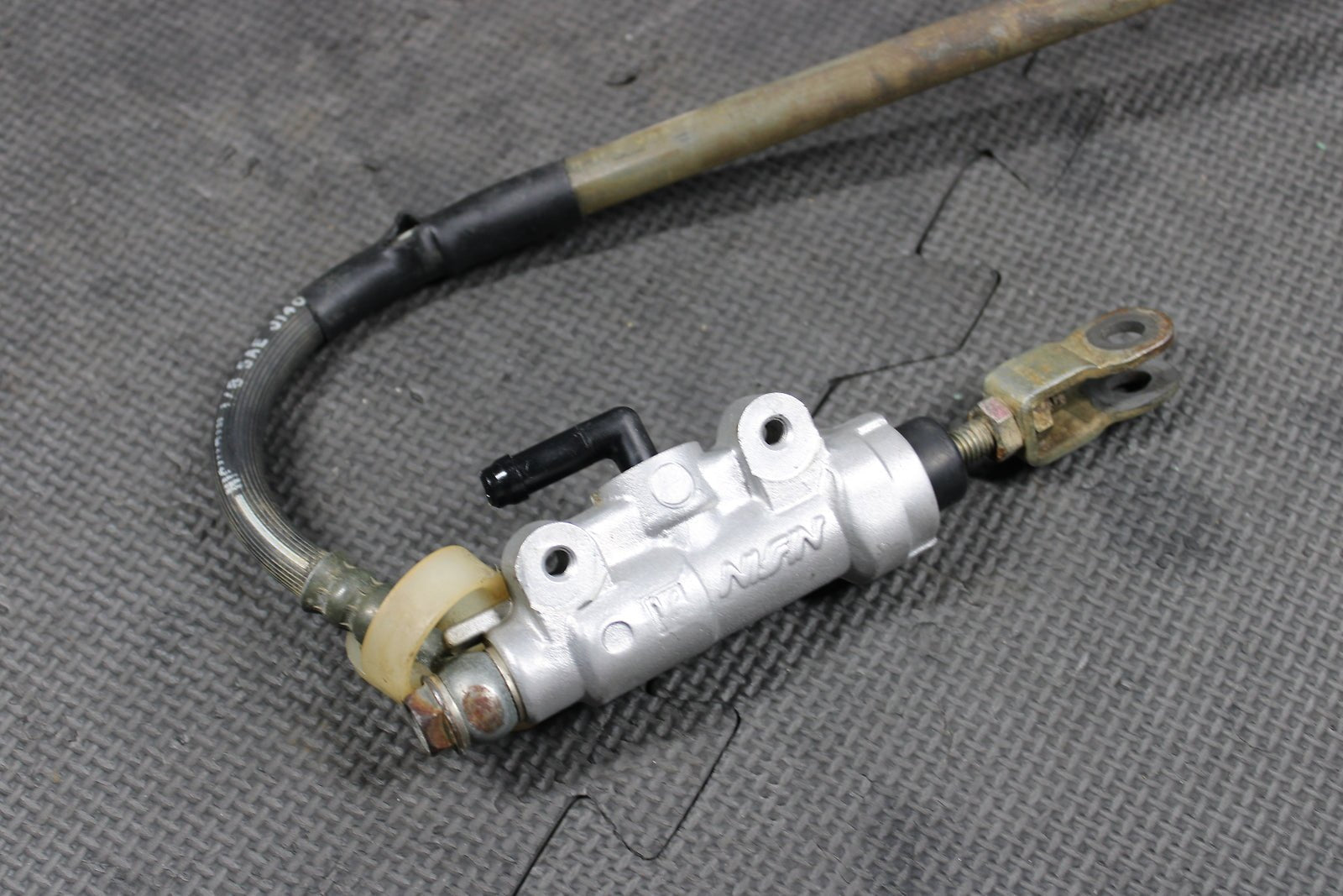 2000 KAWASAKI 98 - 00 KX100 KX80 OEM REAR BACK BRAKE CALIPER MASTER CYLINDER LEVER - hggarage