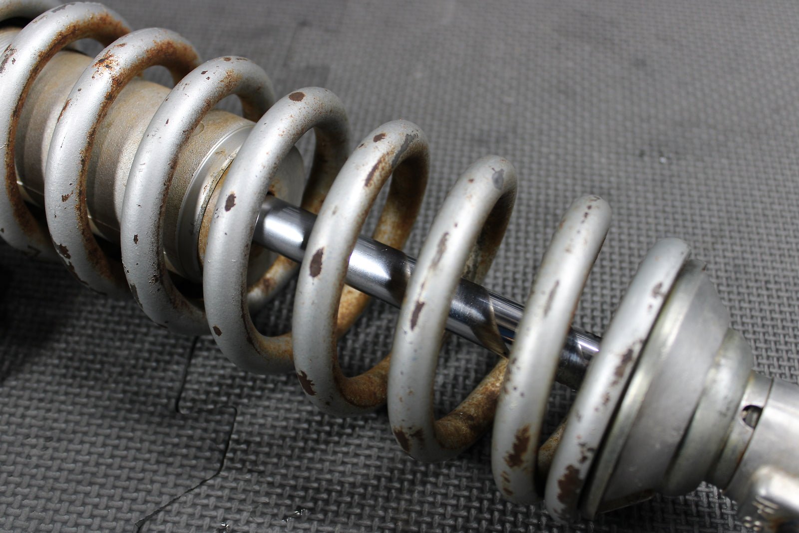 1998 YAMAHA YZ400F OEM REAR BACK SHOCK ABSORBER SUSPENSION - hggarage