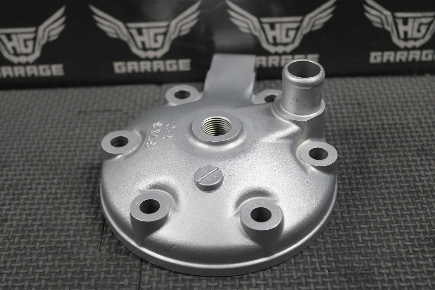 1999 SUZUKI RM250 MODEL X OEM CYLINDER HEAD COVER CAP DOME 11111 - 37E30 NICE! - hggarage