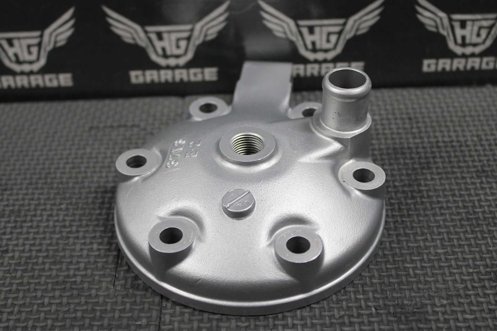 1999 SUZUKI RM250 MODEL X OEM CYLINDER HEAD COVER CAP DOME 11111 - 37E30 NICE! - hggarage
