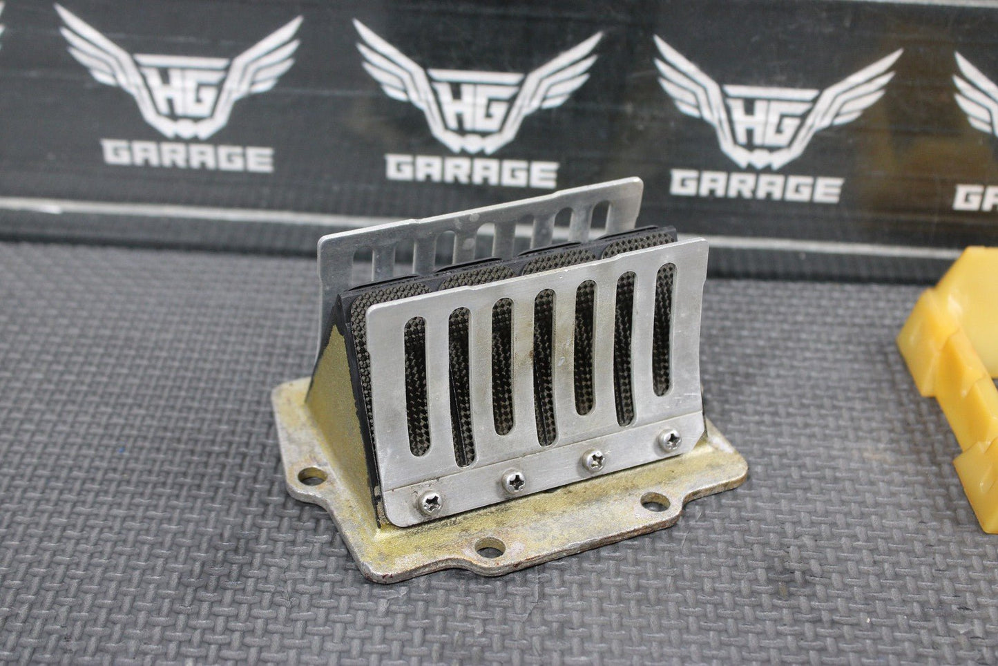 1997 KAWASAKI KX250 OEM INTAKE REED BLOCK ASSEMBLY 12021 - 1110 GOOD! - hggarage
