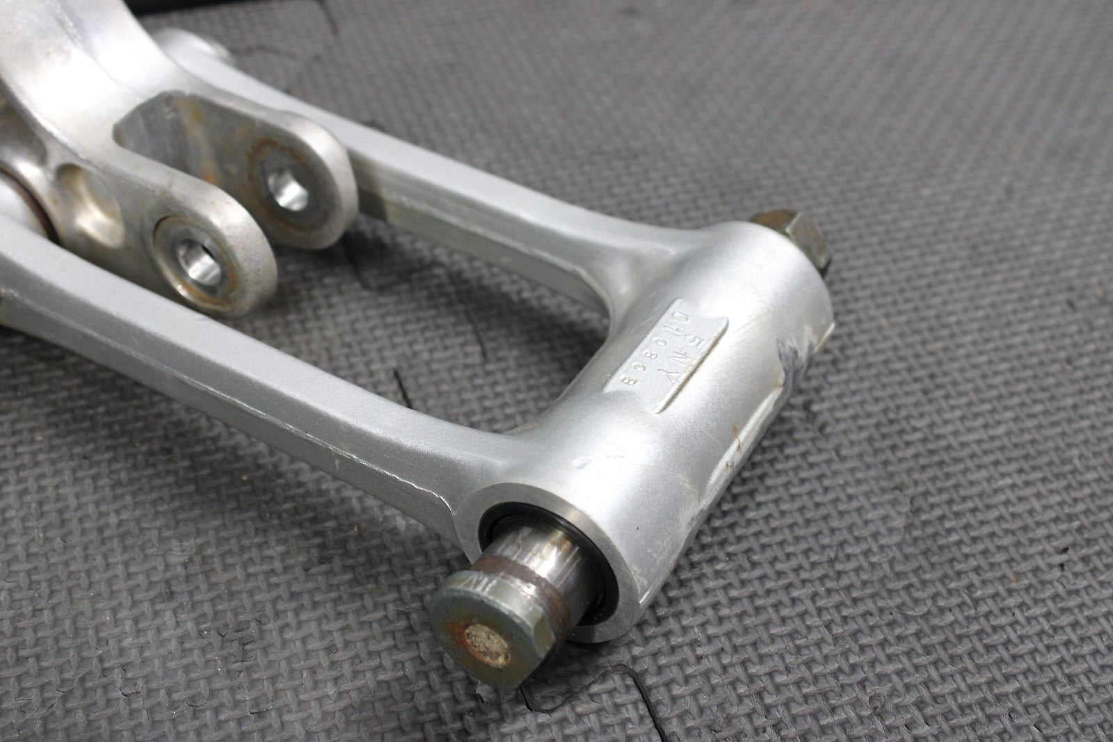 2002 YAMAHA YZ426F OEM REAR SHOCK LINKAGE LINKS 5NY - 2217A - 00 - 00 5NY - 2217F - 00 - 0 - hggarage