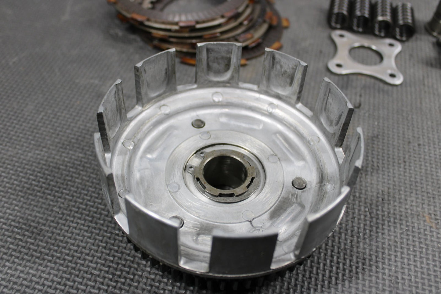 1986 HONDA XR250R OEM COMPLETE CLUTCH W PLATES BASKET HUB 22100 - KT1 - 010 - hggarage