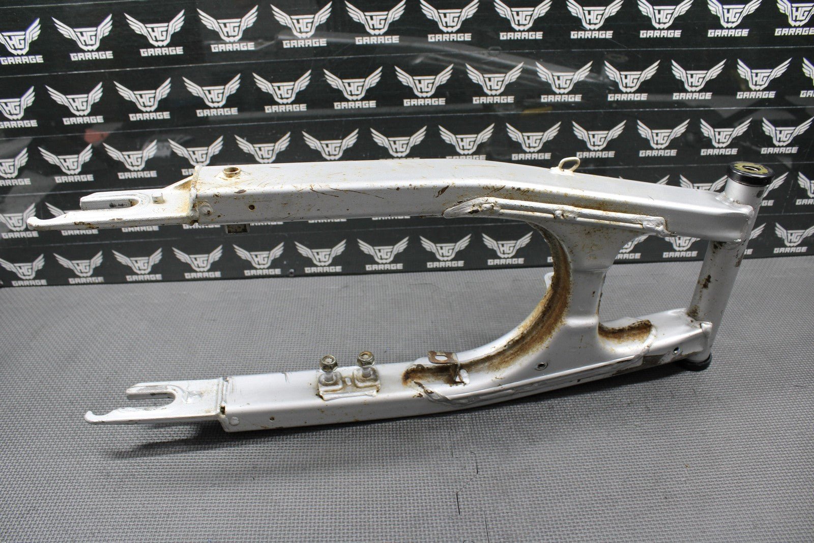 2002 00 - 02 HONDA XR200R OEM SWINGARM SWING ARM SUSPENSION 52200 - KT0 - A30ZA - hggarage