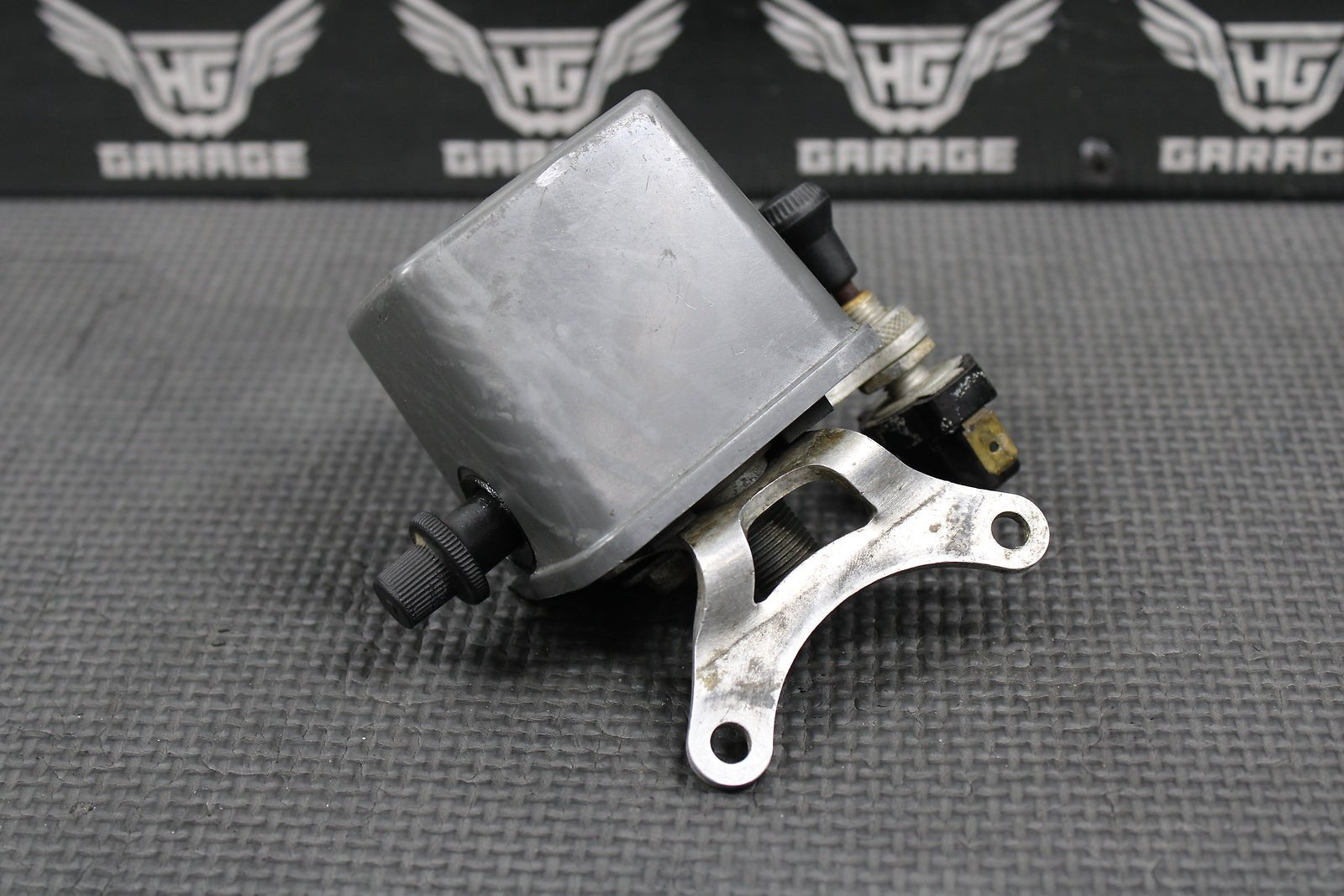 1995 KTM 250 EXC OEM ODOMETER MILE COUNTER & BRACKET 54611120200 58011180000 - hggarage