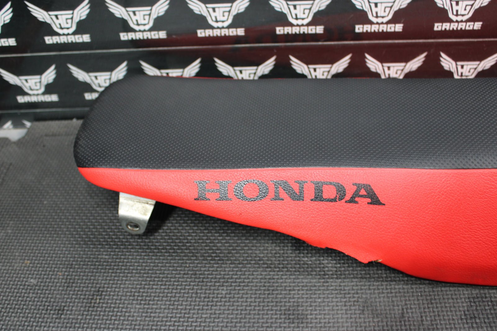 2004 HONDA CRF250R OEM SEAT SADDLE 77100 - KRN - 730 - hggarage