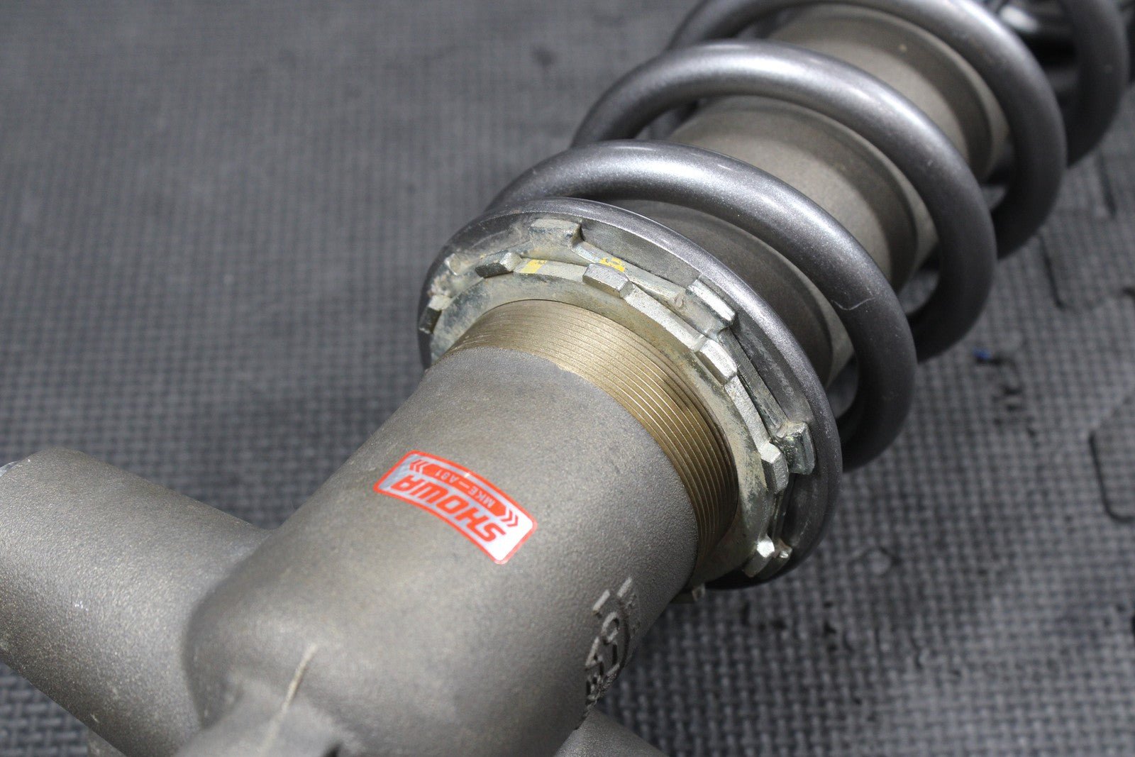 2019 HONDA CRF450RX OEM SHOWA REAR BACK SHOCK ABSORBER SUSPENSION 52400 - MKE - A81 - hggarage