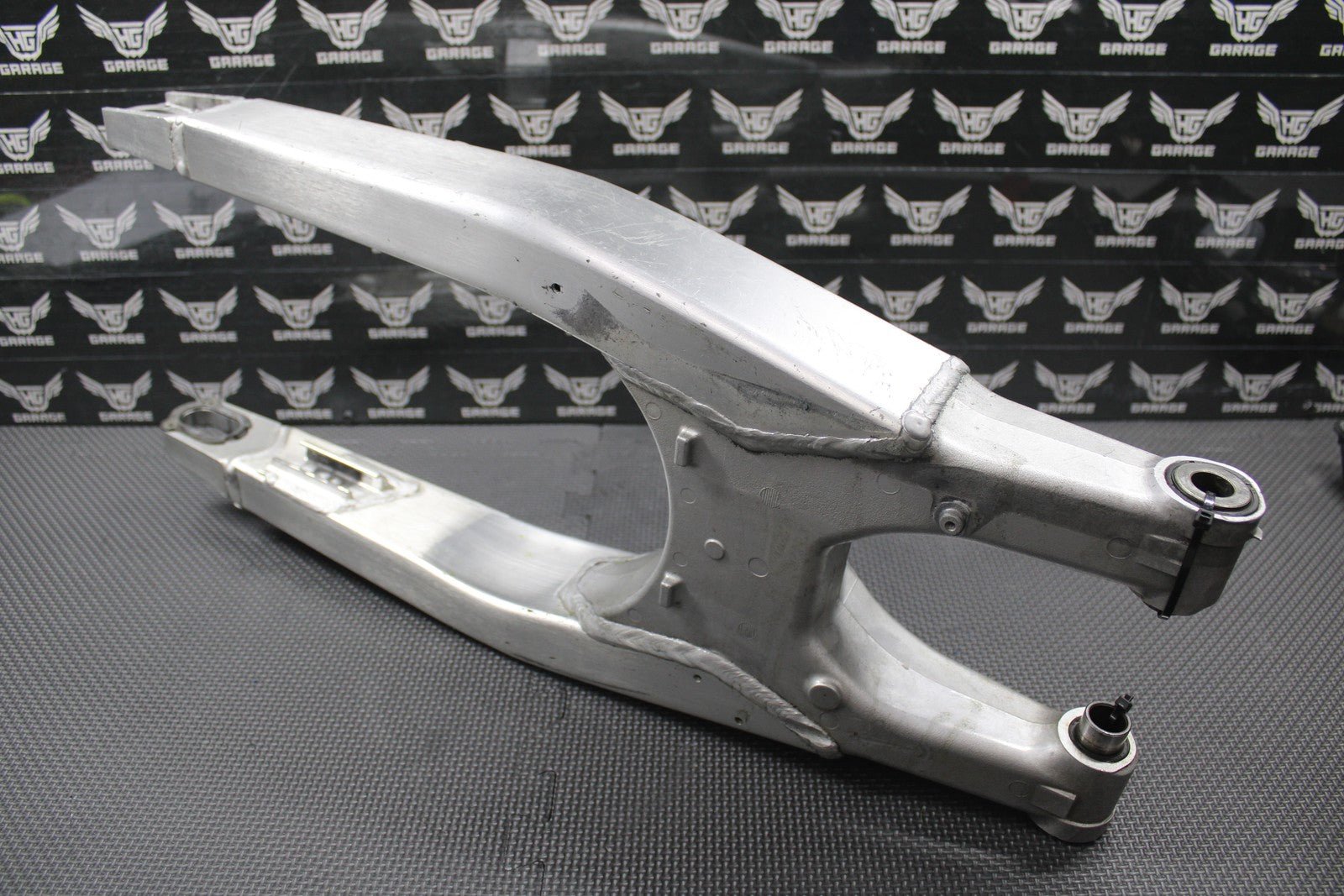 2005 05 - 07 HONDA CR125R OEM SWINGARM SWING ARM SUSPENSION 52200 - KSR - 710 - hggarage