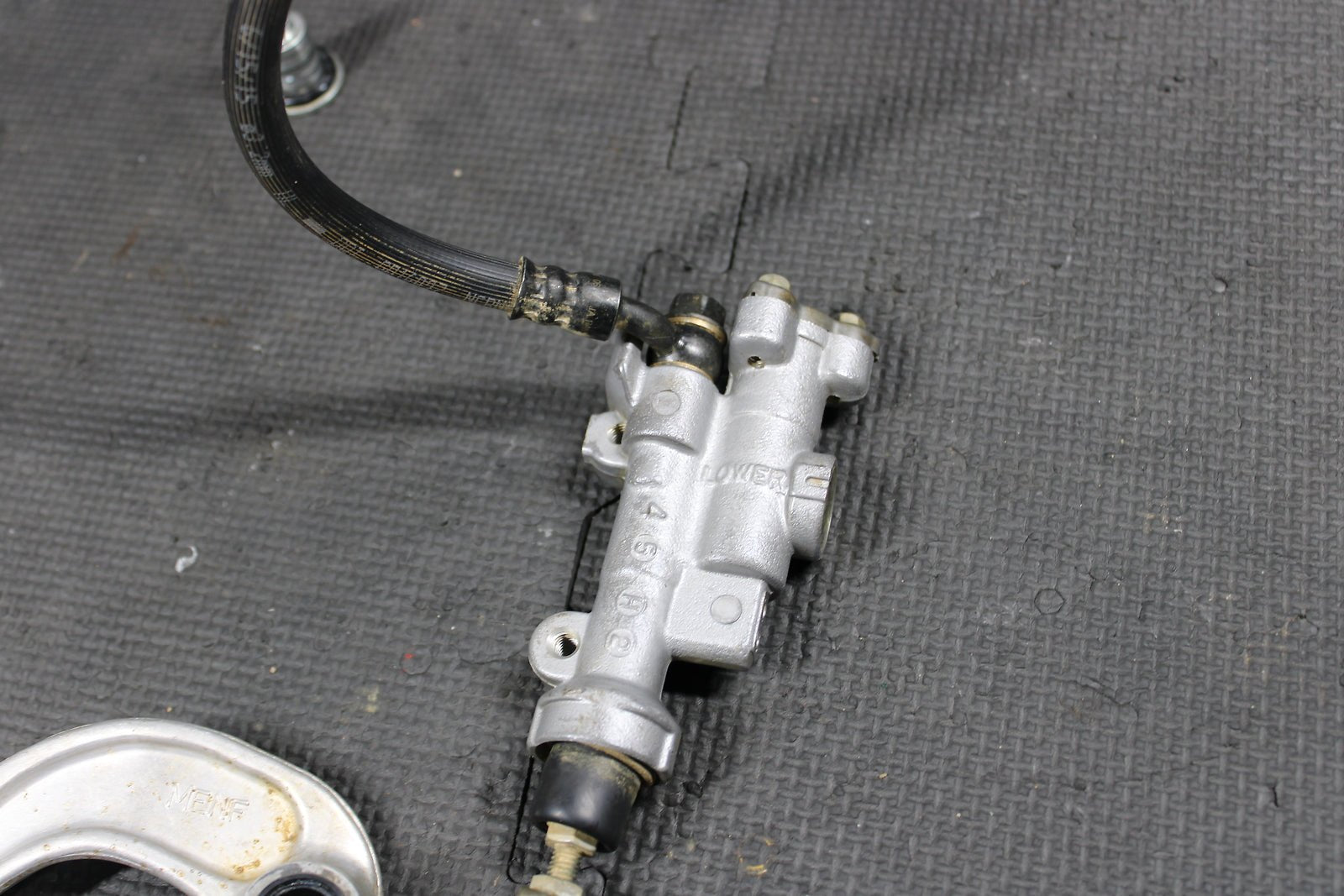 2016 HONDA CRF250R OEM NISSIN REAR BACK BRAKE CALIPER MASTER CYLINDER ASSEMBLY - hggarage