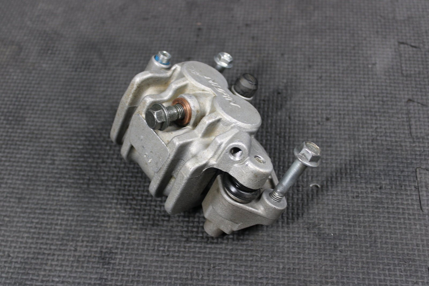 1999 SUZUKI RM250 OEM NISSIN FRONT BRAKE CALIPER 59300 - 36E63 - 999 - hggarage