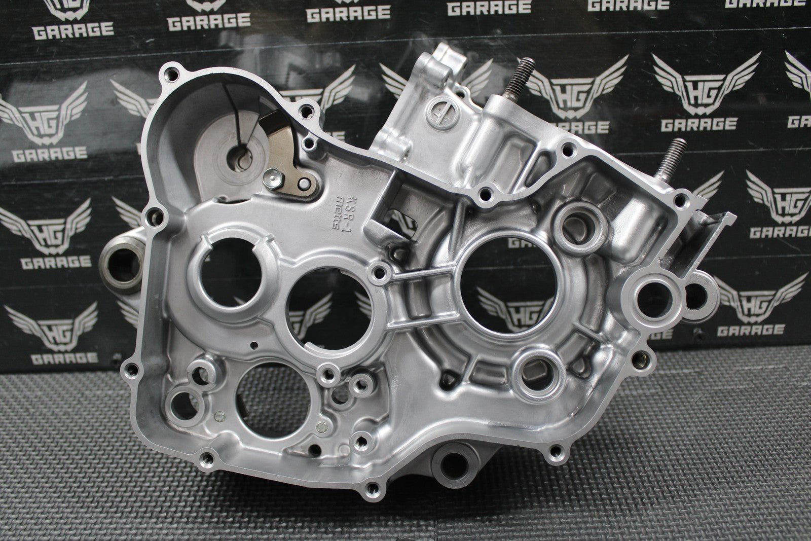 2005 05 - 07 HONDA CR125R OEM RIGHT ENGINE CRANKCASE CRANK CASE HALF 04921 - KSR - 730 - hggarage