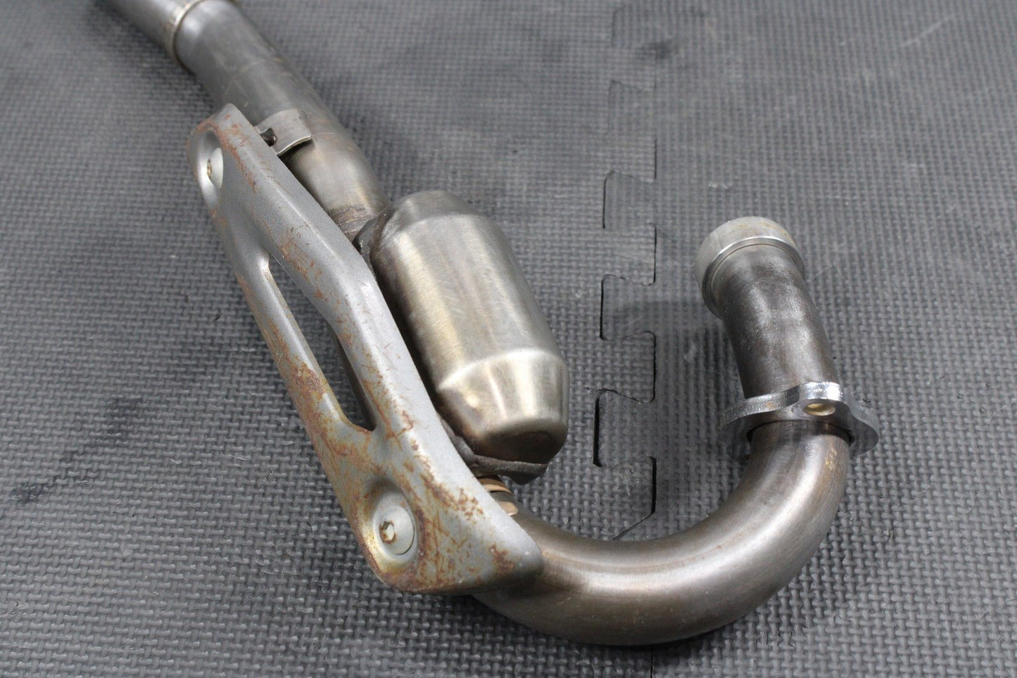 2018 HONDA CRF250R OEM RIGHT SIDE EXHAUST PIPE CHAMBER HEADER 18320 - K95 - A20 - hggarage
