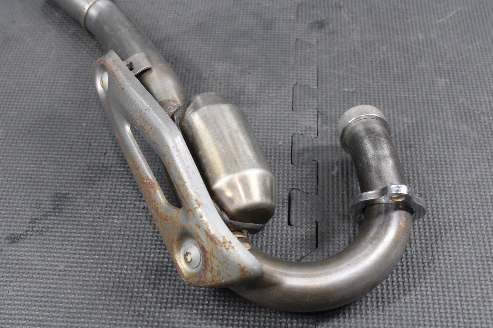2018 HONDA CRF250R OEM RIGHT SIDE EXHAUST PIPE CHAMBER HEADER 18320 - K95 - A20 - hggarage