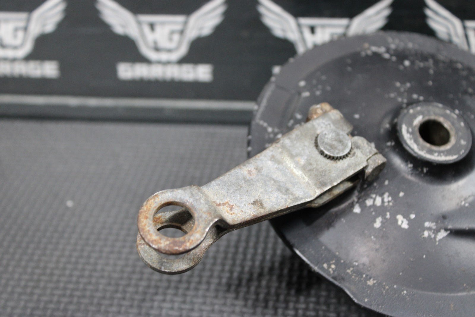 1985 YAMAHA PW80 OEM REAR BACK BRAKE DRUM ASSEMBLY 1M3 - 25321 - 02 - 98 - hggarage