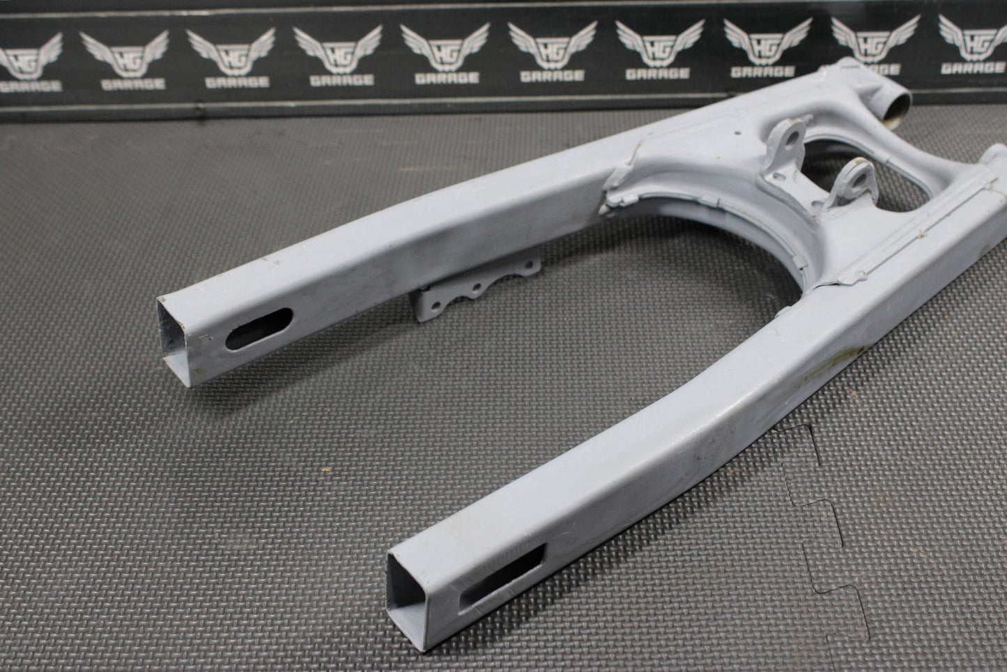 1991 88 - 91 HONDA CR80R OEM SWINGARM SWING ARM SUSPENSION 52000 - GS2 - 405 - hggarage