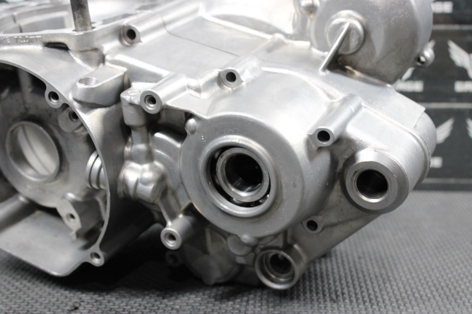 1996 SUZUKI RM250 OEM LEFT RIGHT ENGINE CRANKCASE CRANK CASES BLOCK READ DESC! - hggarage