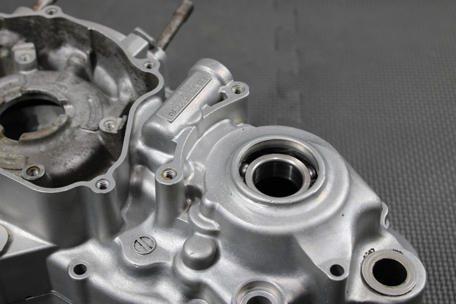 1997 97 - 99 KAWASAKI KX250 LEFT RIGHT ENGINE CRANKCASE CRANK CASES BLOCK NEED WOR - hggarage