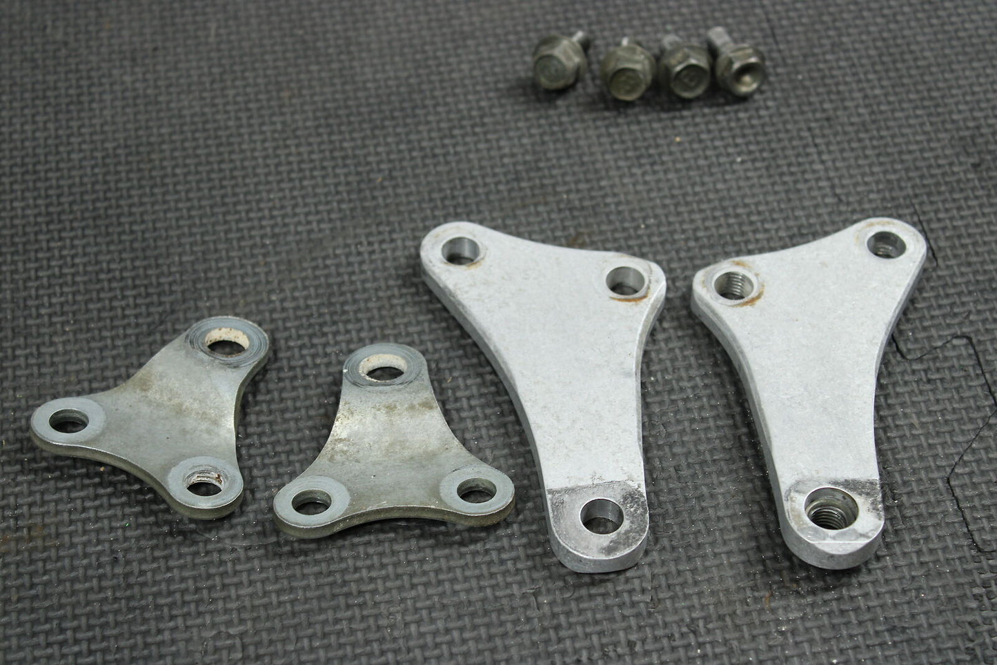 2004 YAMAHA 04-06 WR450F YZ450F OEM ENGINE MOTOR MOUNT STAY BRACKETS