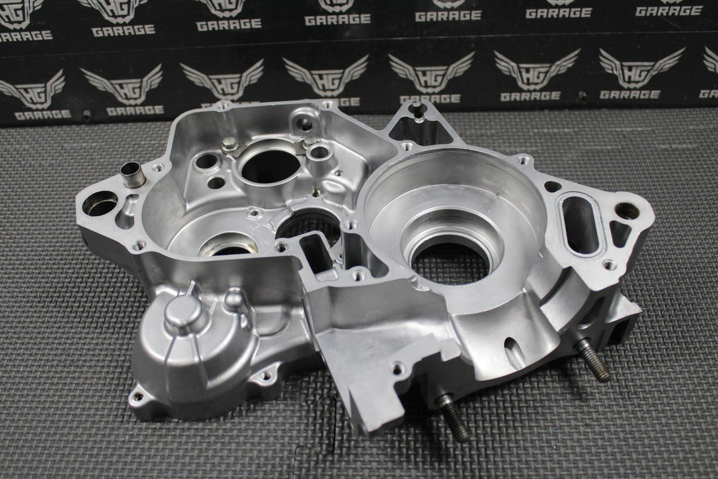 2005 05 - 07 HONDA CR125R OEM RIGHT ENGINE CRANKCASE CRANK CASE HALF 04921 - KSR - 730 - hggarage
