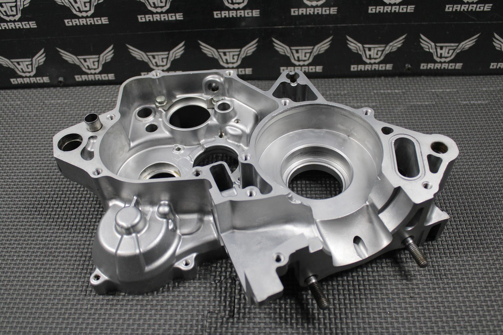 2005 05 - 07 HONDA CR125R OEM RIGHT ENGINE CRANKCASE CRANK CASE HALF 04921 - KSR - 730 - hggarage