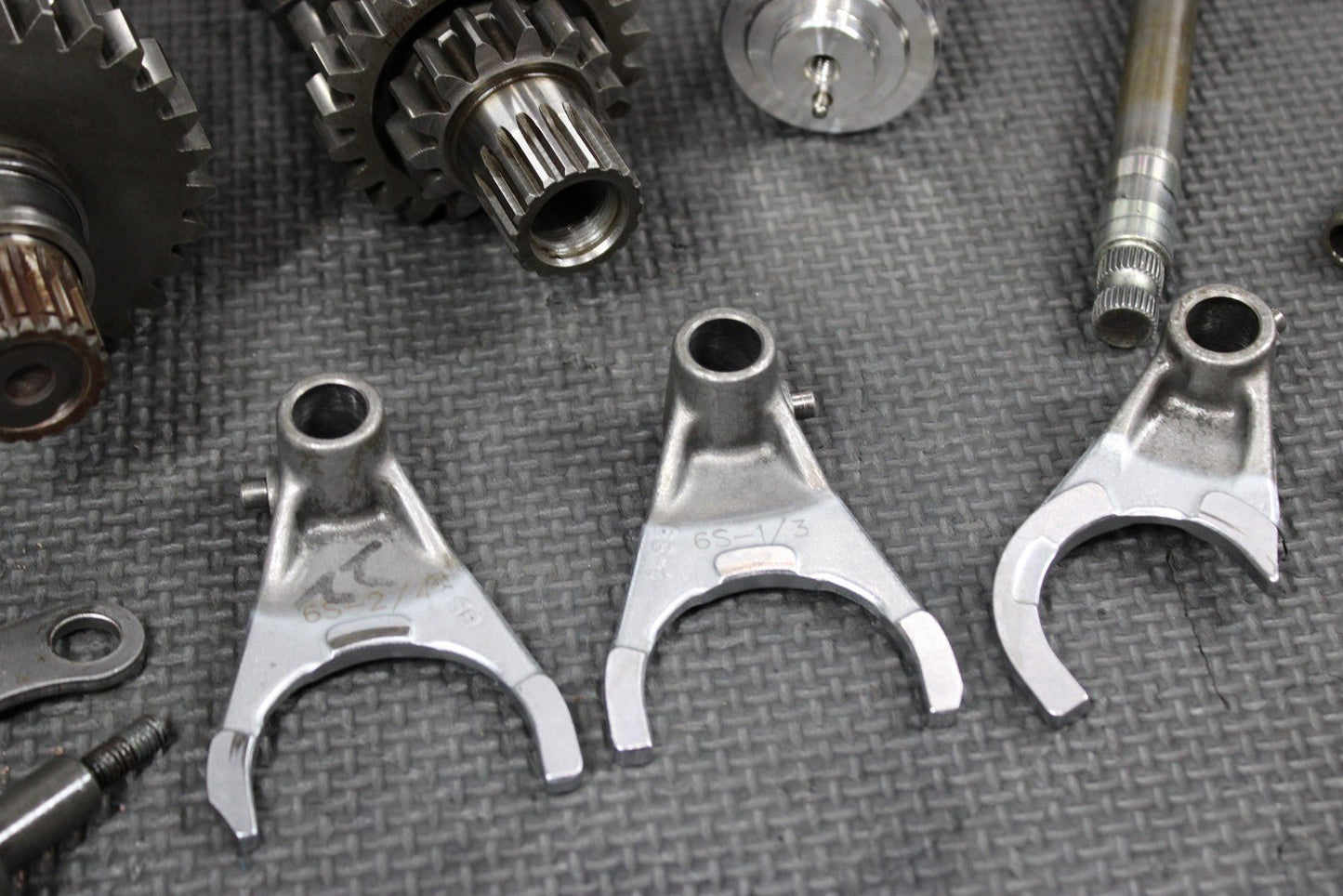2013 HUSQVARNA TE511 OEM ENGINE TRANSMISSION GEARBOX SHIFT FORKS SHAFTS DRUM - hggarage
