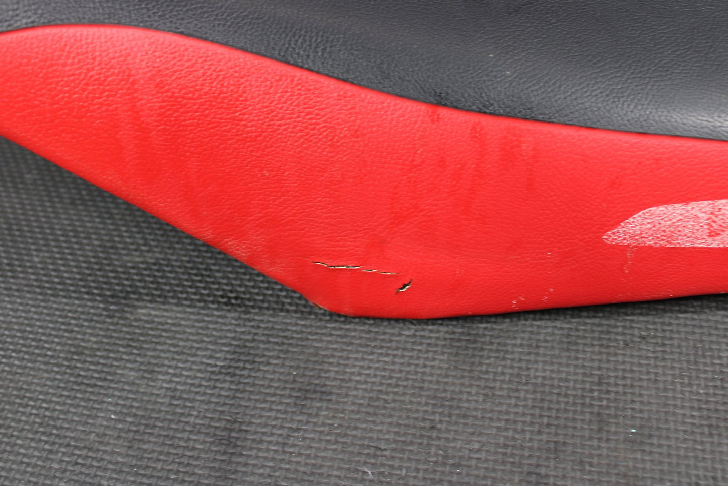 2000 HONDA 2000 CR125R CR250R OEM SEAT SADDLE 77100 - KZ4 - J20 - hggarage