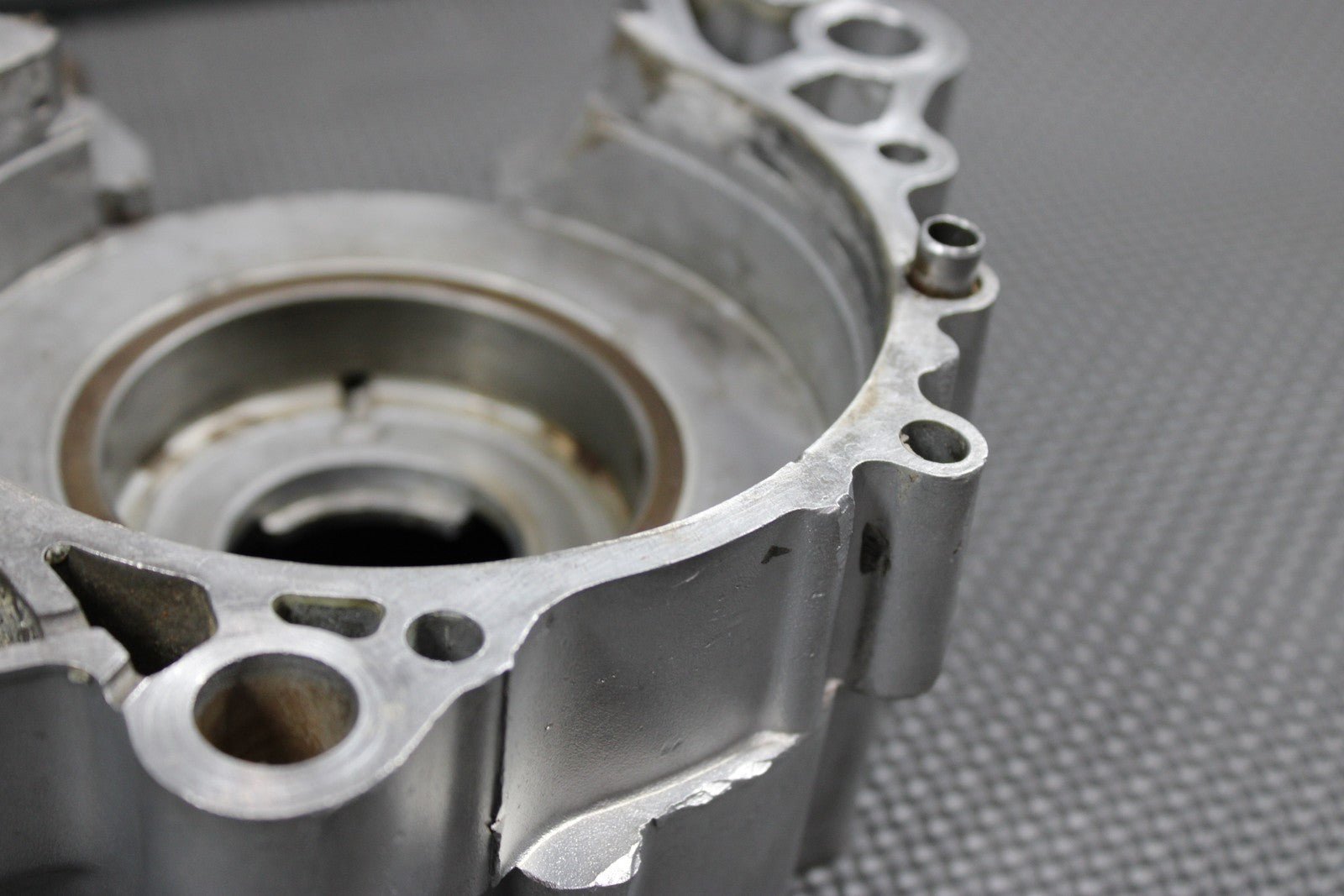1997 97 - 99 KAWASAKI KX250 OEM LEFT ENGINE MOTOR CRANKCASE CRANK CASES BLOCK - hggarage