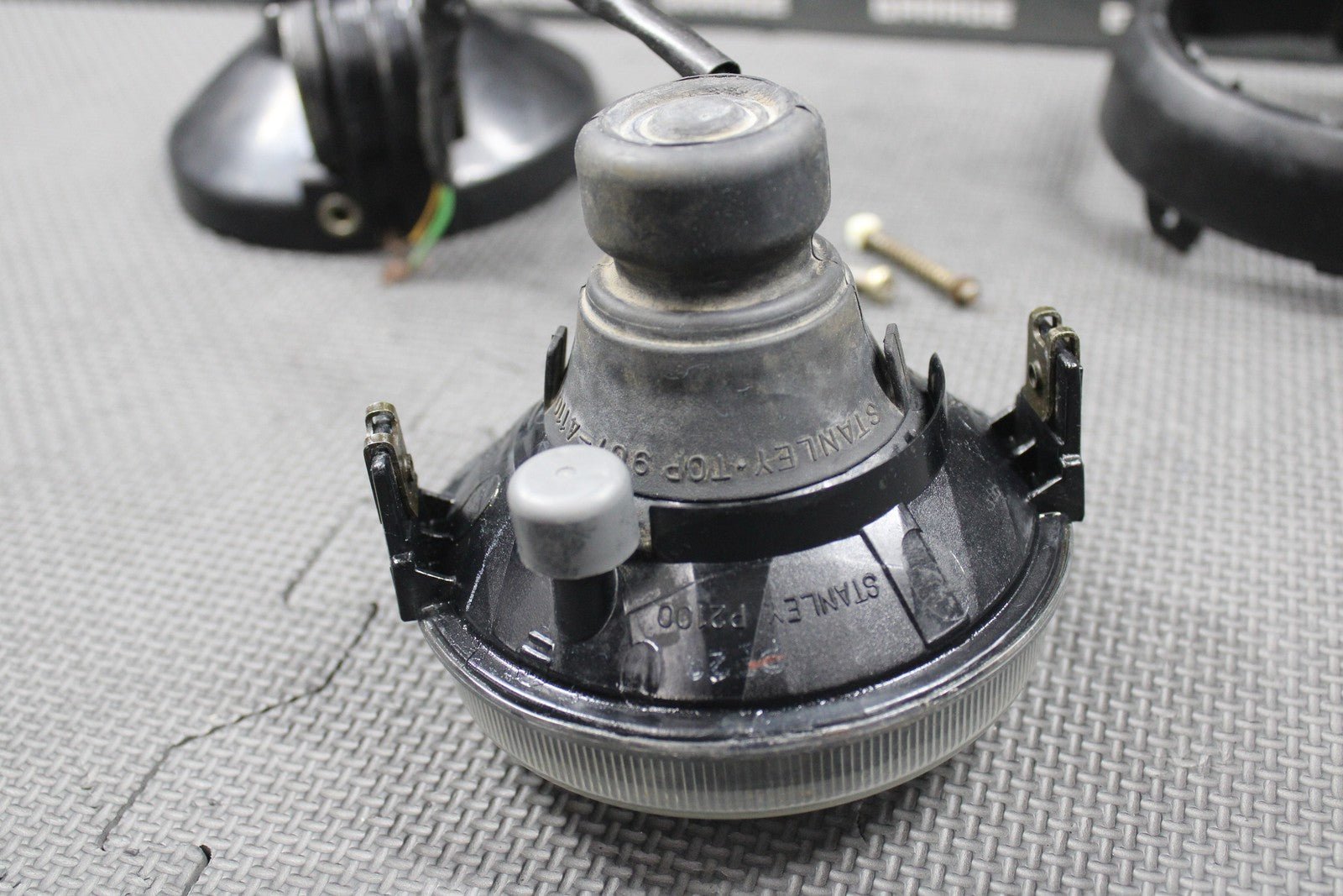 2001 YAMAHA BANSHEE YFZ350 OEM FRONT HEAD LIGHT LAMP HEADLIGHT HOUSING PARTS - hggarage