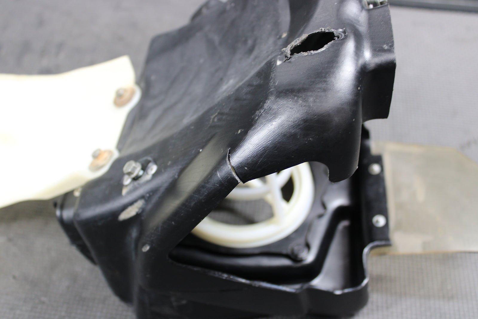 2000 Kawasaki 98 - 00 KX100 KX80 OEM Airbox Intake Air Cleaner Case 11011 - 1511 - hggarage