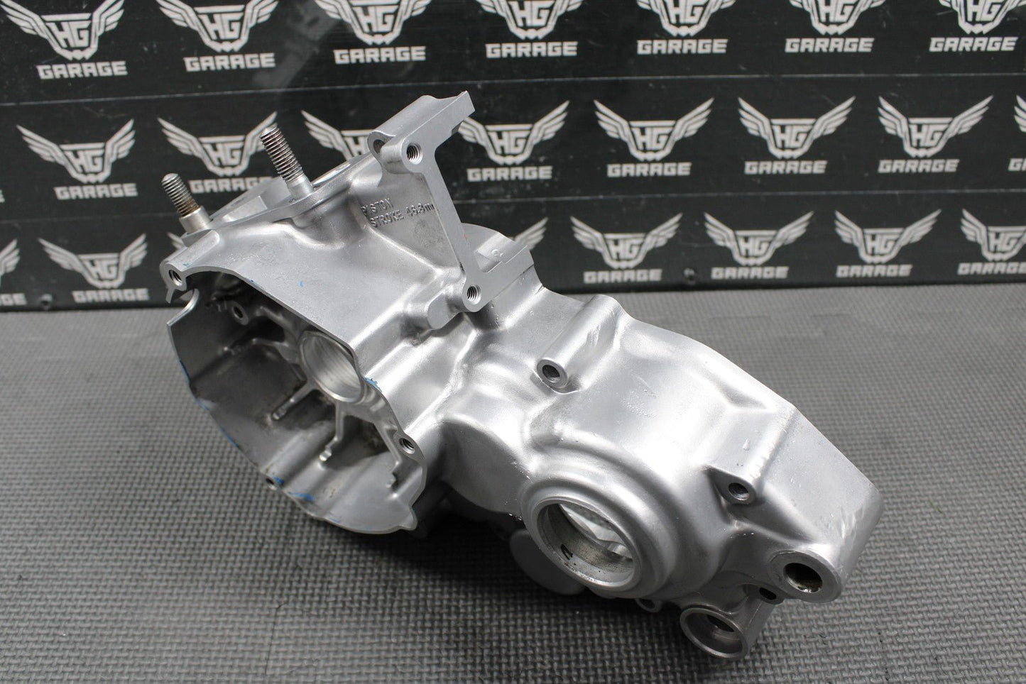 2005 SUZUKI 02 - 21 RM85 OEM ENGINE LEFT SIDE CRANKCASE CRANK CASE 11300 - 03822 - hggarage