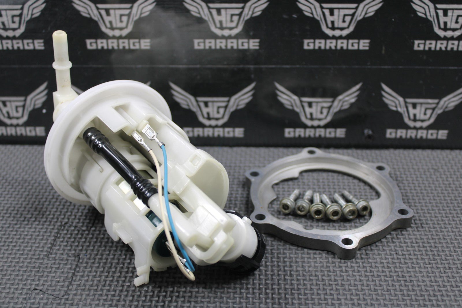 2020 YAMAHA 17 - 22 YZ250F YZ450F OEM GAS FUEL TANK PUMP UNIT 33D - 13907 - 02 - 00 GOOD - hggarage