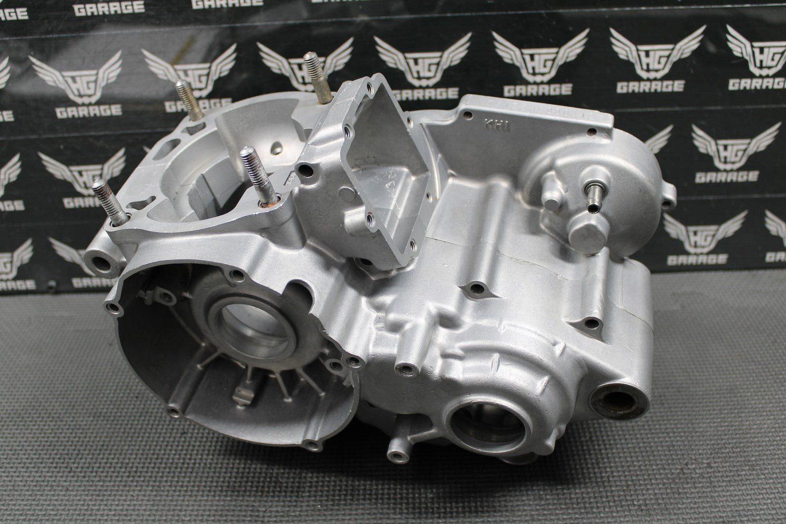 1991 KAWASAKI KX125 OEM LEFT RIGHT ENGINE MOTOR CRANKCASE CRANK CASES 14001 - 5284 - hggarage