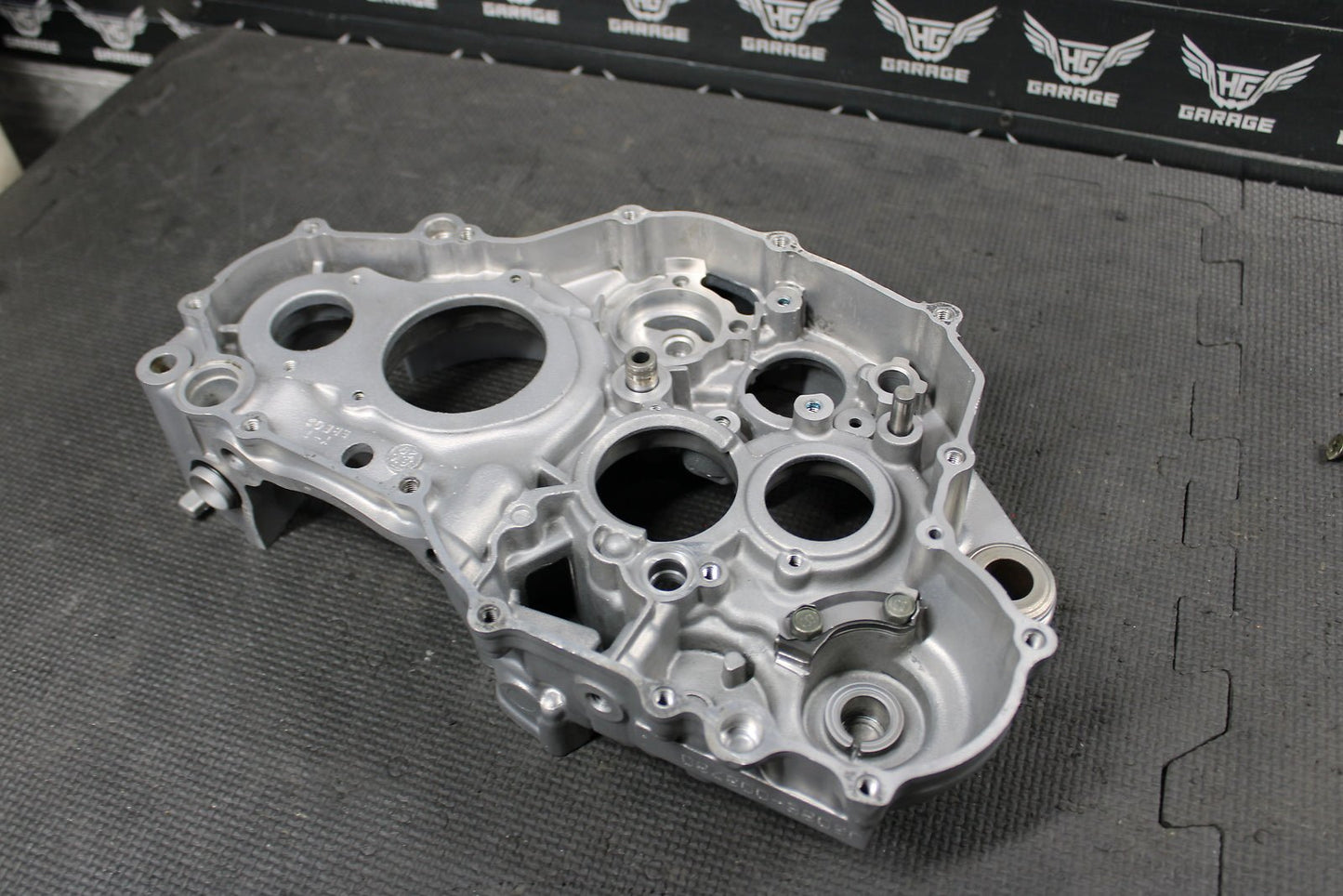 2002 YAMAHA YZ426F OEM RIGHT ENGINE MOTOR CRANKCASE CRANK CASES BLOCK - hggarage