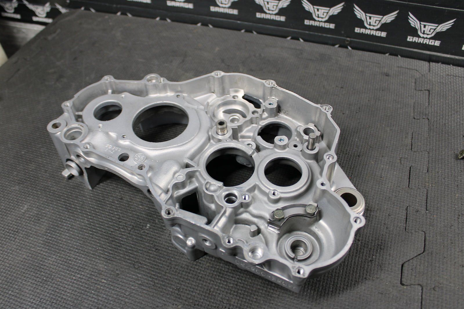 2002 YAMAHA YZ426F OEM RIGHT ENGINE MOTOR CRANKCASE CRANK CASES BLOCK - hggarage