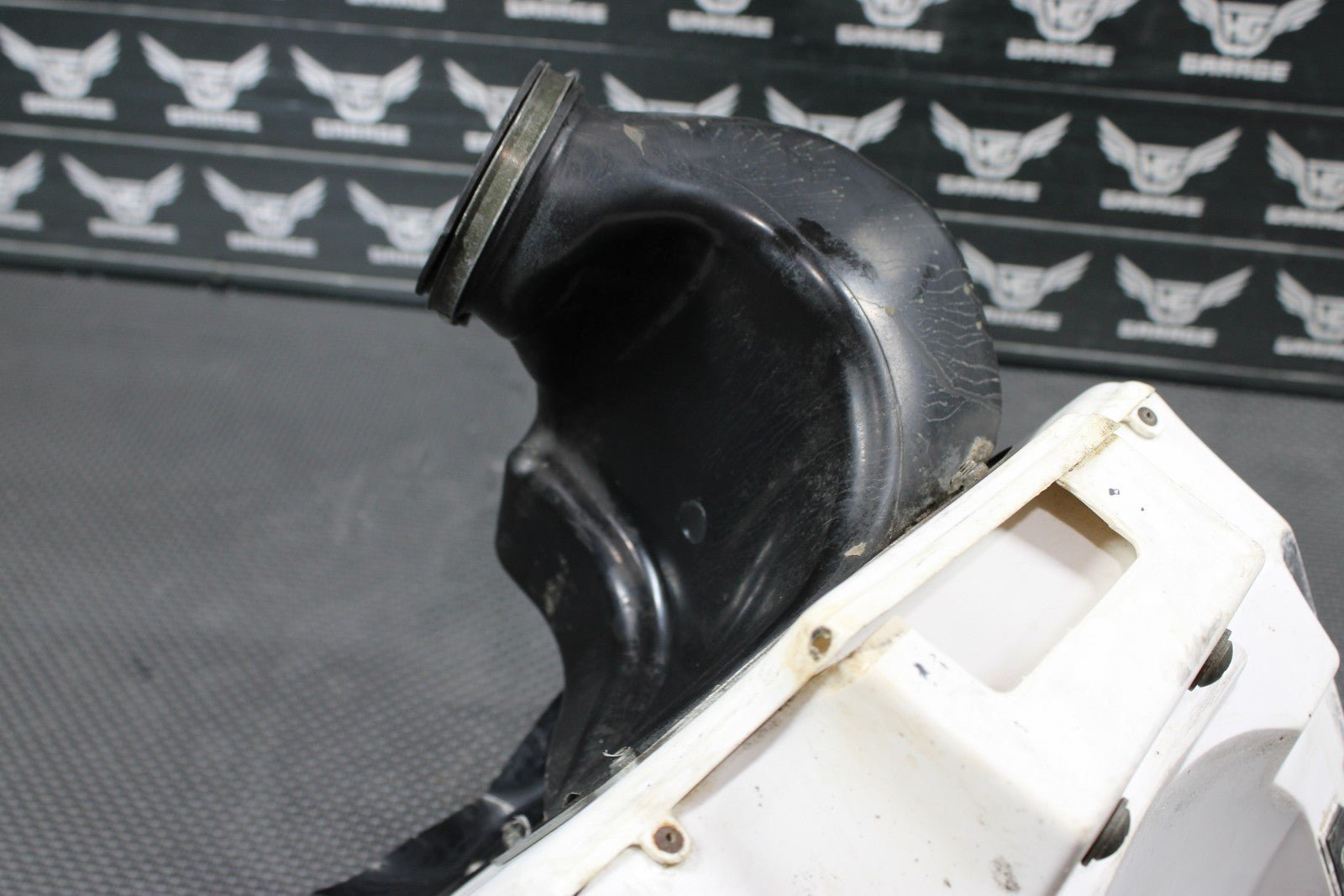 2001 YAMAHA YZ250 OEM AIRBOX INTAKE AIR CLEANER CASE 4SS - 14401 - 02 - 00 - hggarage